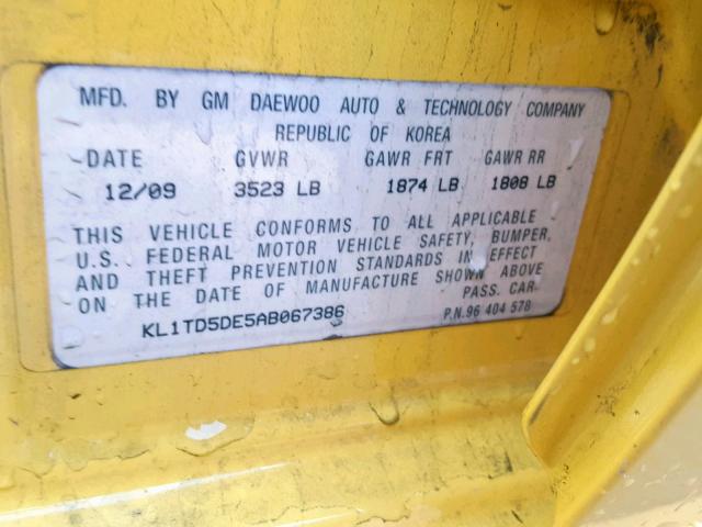 KL1TD5DE5AB067386 - 2010 CHEVROLET AVEO LS YELLOW photo 10