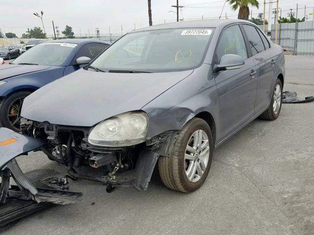 3VWHF71K27M133907 - 2007 VOLKSWAGEN JETTA 2.5 SILVER photo 2