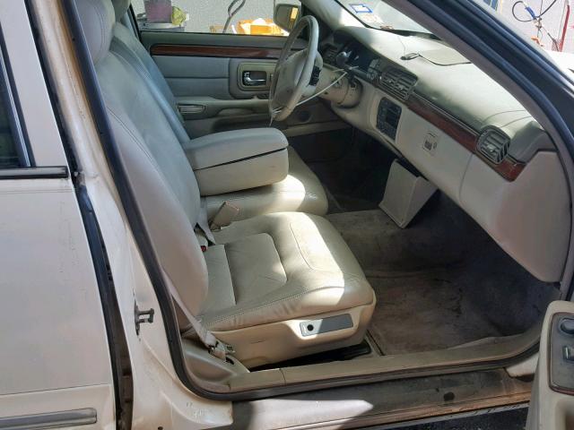 1G6KD52Y5VU218063 - 1997 CADILLAC DEVILLE WHITE photo 5