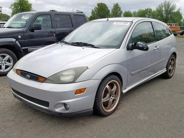 3FAHP39574R110795 - 2004 FORD FOCUS ZX3 SILVER photo 2