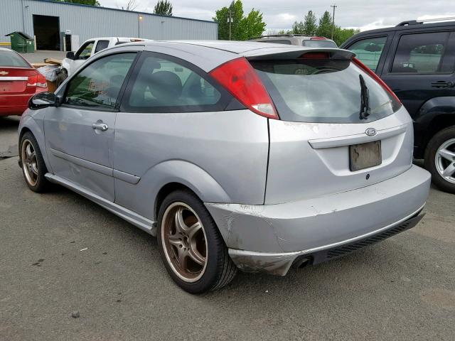 3FAHP39574R110795 - 2004 FORD FOCUS ZX3 SILVER photo 3