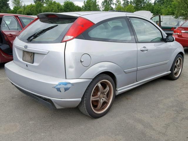 3FAHP39574R110795 - 2004 FORD FOCUS ZX3 SILVER photo 4