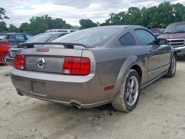 1ZVFT82H055131813 - 2005 FORD MUSTANG GT GOLD photo 4