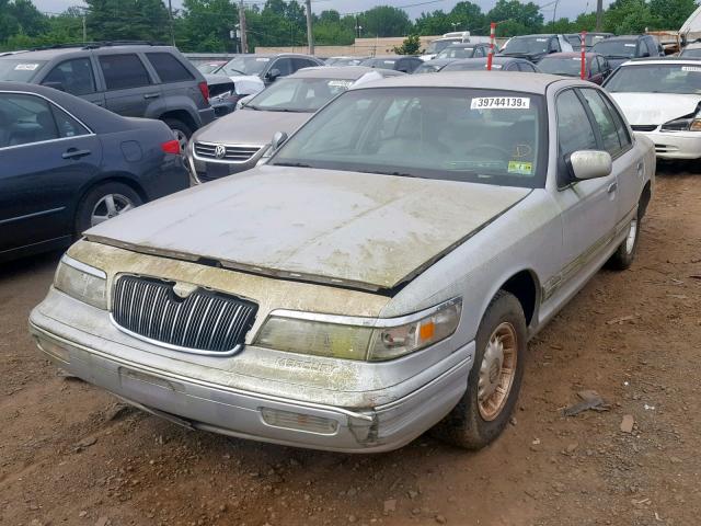 2MELM75W3TX612110 - 1996 MERCURY GRAND MARQ SILVER photo 2