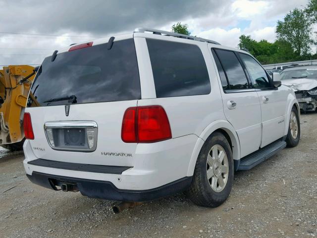 5LMFU28575LJ08267 - 2005 LINCOLN NAVIGATOR WHITE photo 4