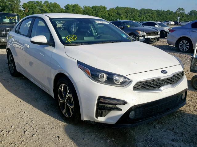 3KPF24AD0KE050677 - 2019 KIA FORTE FE WHITE photo 1