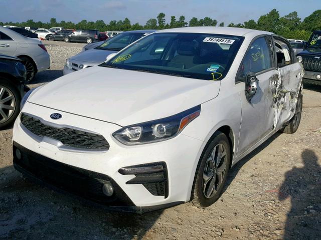 3KPF24AD0KE050677 - 2019 KIA FORTE FE WHITE photo 2