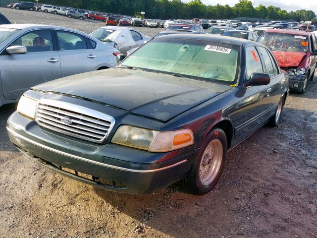 2FAFP74W9WX187316 - 1998 FORD CROWN VICT GREEN photo 2