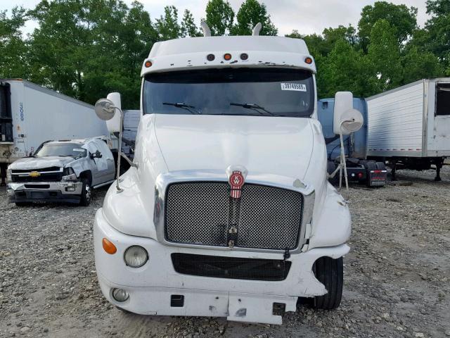 1XKTD49XX5J080552 - 2005 KENWORTH CONSTRUCTI WHITE photo 7