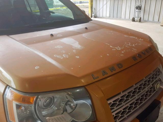 SALFP24N38H011250 - 2008 LAND ROVER LR2 SE ORANGE photo 9