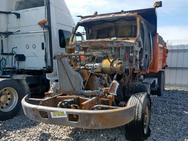 2FZHAZDE45AN77574 - 2005 STERLING TRUCK LT 9500 ORANGE photo 2