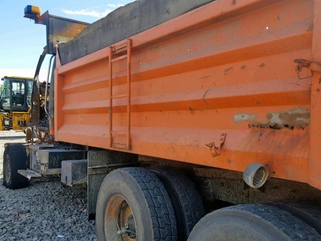 2FZHAZDE45AN77574 - 2005 STERLING TRUCK LT 9500 ORANGE photo 3