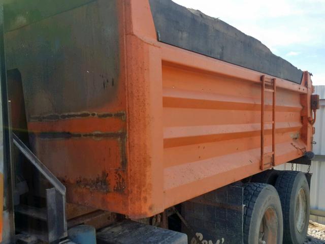 2FZHAZDE45AN77574 - 2005 STERLING TRUCK LT 9500 ORANGE photo 9