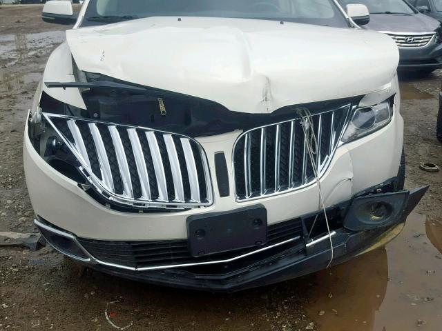 2LMDJ8JKXDBL60801 - 2013 LINCOLN MKX WHITE photo 9