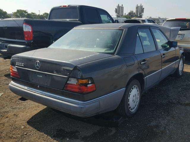 WDBEA28E5PB985276 - 1993 MERCEDES-BENZ 300 E 2.8 GRAY photo 4