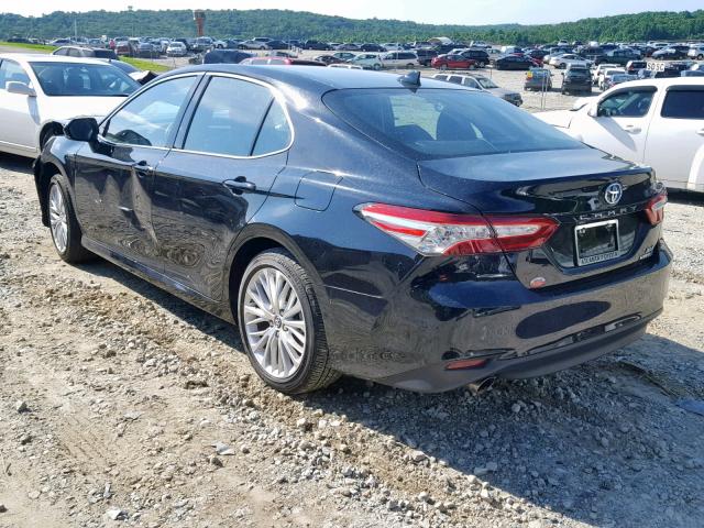 4T1B21HK3JU505583 - 2018 TOYOTA CAMRY HYBR BLACK photo 3