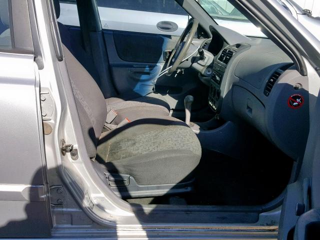 KMHCG45C65U615070 - 2005 HYUNDAI ACCENT GL SILVER photo 5