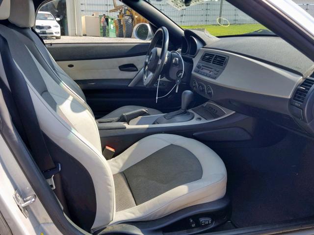 4USBT33423LS41135 - 2003 BMW Z4 2.5 SILVER photo 5