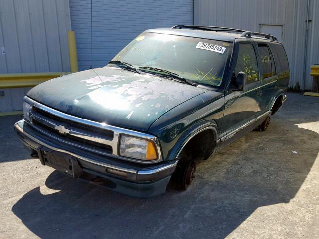 1GNDT13W9T2292889 - 1996 CHEVROLET BLAZER GREEN photo 2