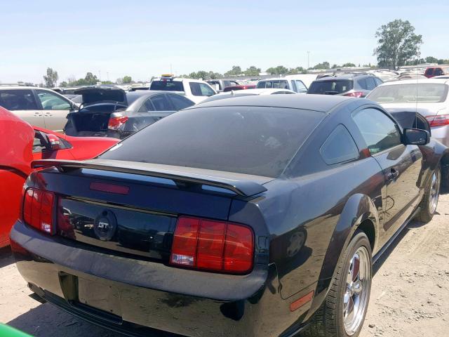 1ZVFT82H655147112 - 2005 FORD MUSTANG GT BLACK photo 4