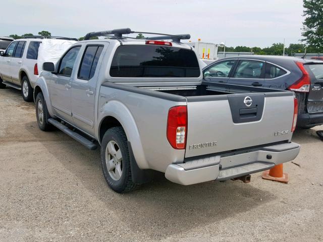 1N6AD07W16C424679 - 2006 NISSAN FRONTIER C SILVER photo 3