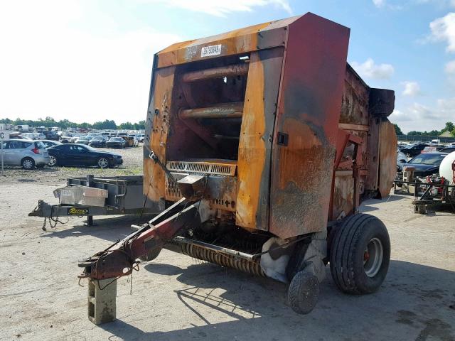 8521 - 2009 AGCO HAY BALER ORANGE photo 2