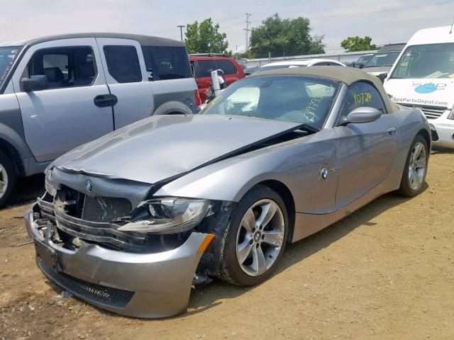 4USBU335X7LW72060 - 2007 BMW Z4 3.0 GRAY photo 2