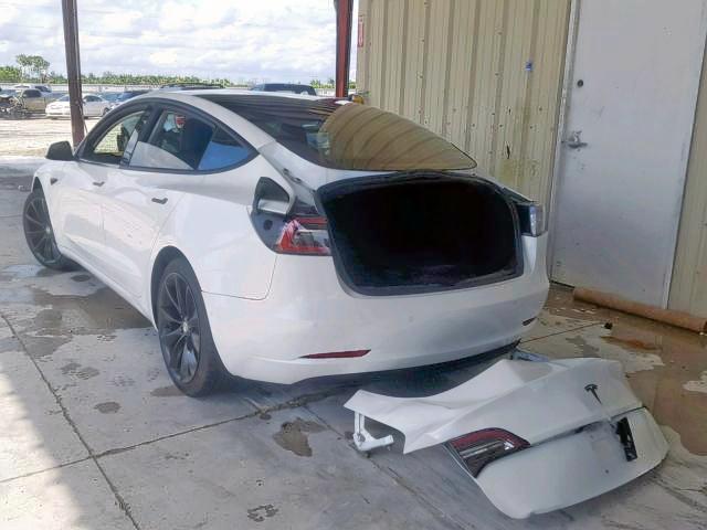 5YJ3E1EA3JF052294 - 2018 TESLA MODEL 3 WHITE photo 3