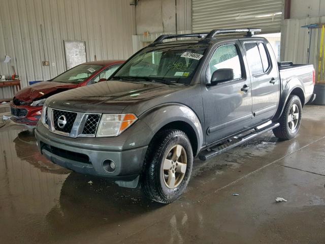 1N6AD07W56C465896 - 2006 NISSAN FRONTIER C GRAY photo 2