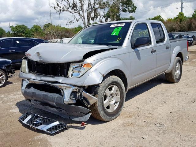 1N6AD07U18C449406 - 2008 NISSAN FRONTIER C SILVER photo 2