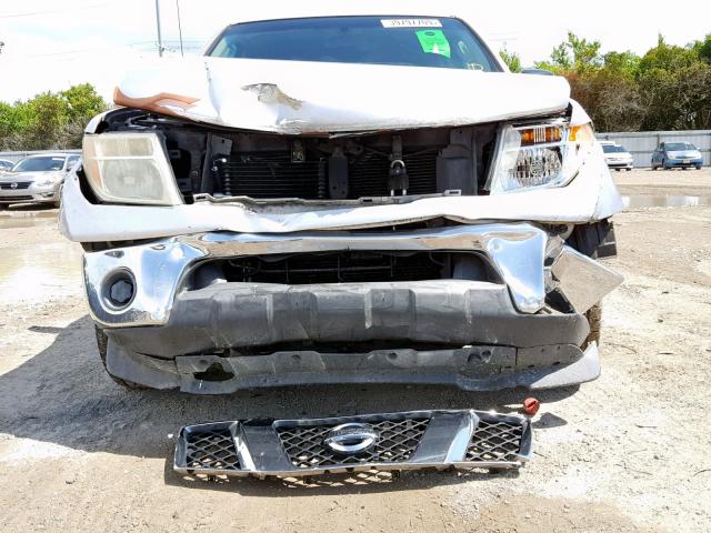 1N6AD07U18C449406 - 2008 NISSAN FRONTIER C SILVER photo 9