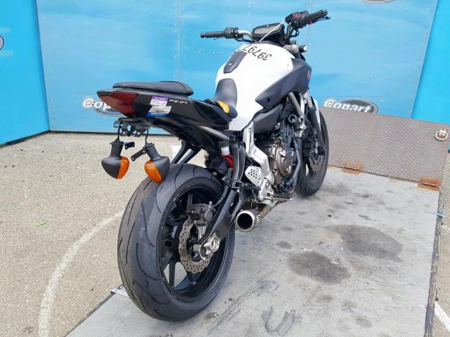 JYARM06Y1FA000760 - 2015 YAMAHA FZ07 C WHITE photo 4