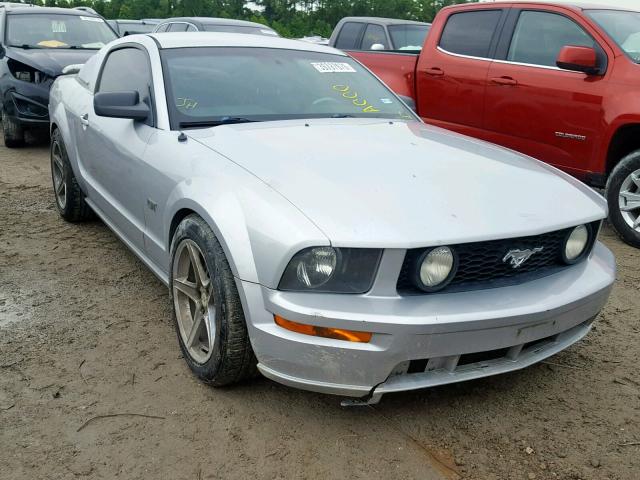 1ZVFT82H765153647 - 2006 FORD MUSTANG GT SILVER photo 1