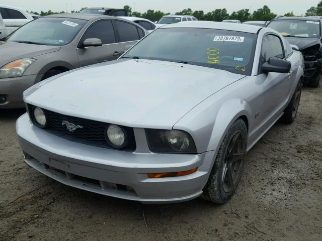 1ZVFT82H765153647 - 2006 FORD MUSTANG GT SILVER photo 2