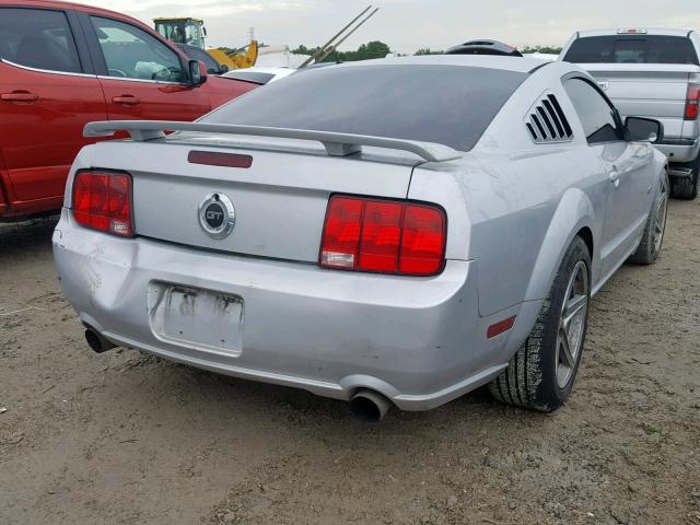 1ZVFT82H765153647 - 2006 FORD MUSTANG GT SILVER photo 4