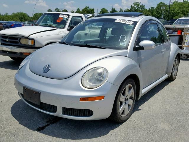 3VWRW31C37M504174 - 2007 VOLKSWAGEN NEW BEETLE فضي صورة 2