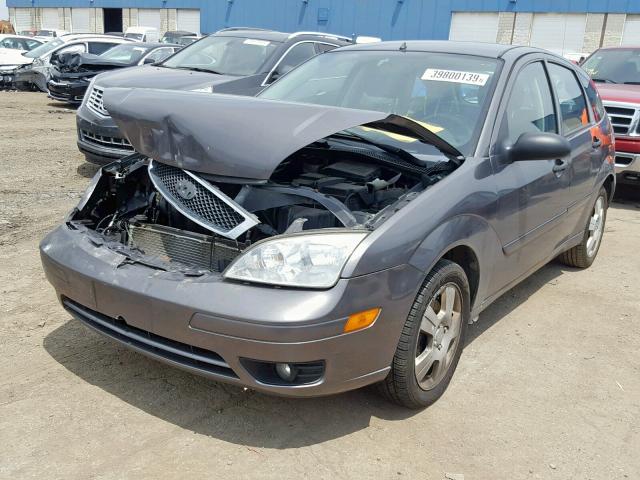 1FAHP37N07W212881 - 2007 FORD FOCUS ZX5 CHARCOAL photo 2