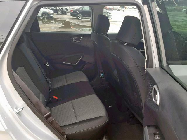 KNDJ23AU4L7015534 - 2020 KIA SOUL LX SILVER photo 6