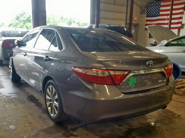 4T1BD1FK7FU160384 - 2015 TOYOTA CAMRY HYBR GRAY photo 3