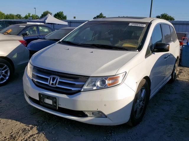 5FNRL5H95DB029449 - 2013 HONDA ODYSSEY TO WHITE photo 2