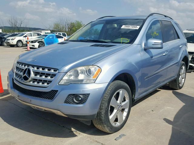 4JGBB5GBXBA661504 - 2011 MERCEDES-BENZ ML 350 BLUE photo 2