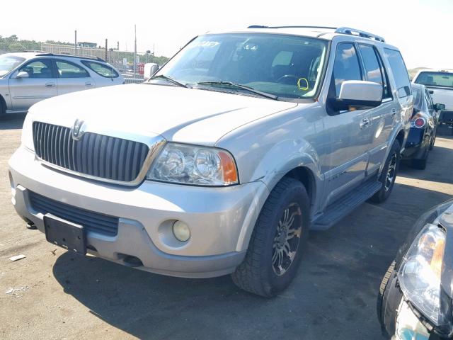 5LMFU28R03LJ39909 - 2003 LINCOLN NAVIGATOR SILVER photo 2