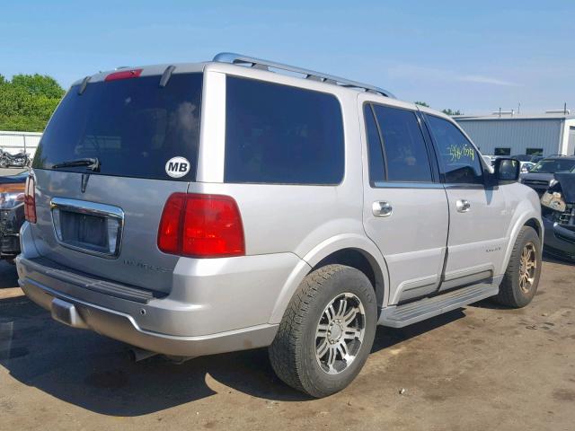 5LMFU28R03LJ39909 - 2003 LINCOLN NAVIGATOR SILVER photo 4