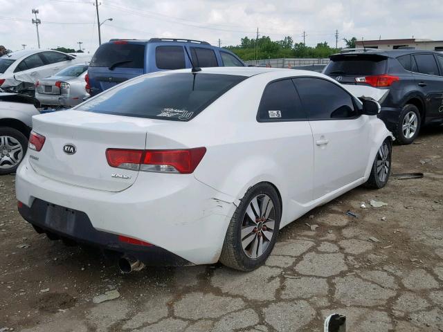 KNAFU6A29D5742906 - 2013 KIA FORTE EX WHITE photo 4