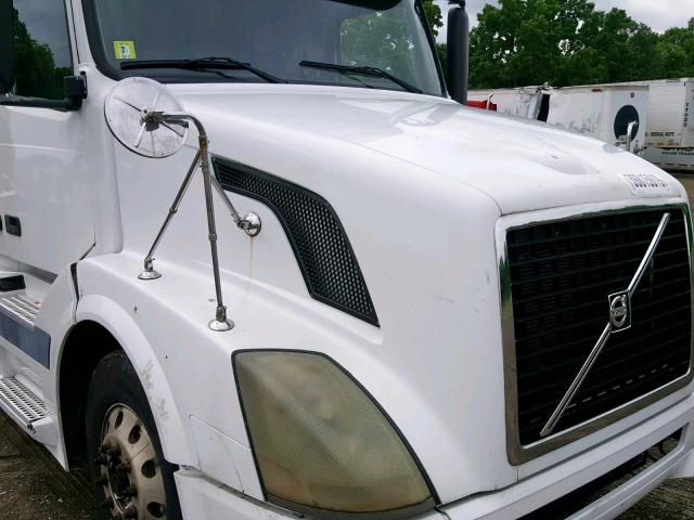 4V4NC9GH46N400883 - 2006 VOLVO VN VNL WHITE photo 7