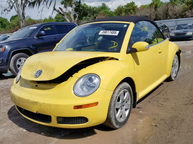 3VWPF31YX7M402678 - 2007 VOLKSWAGEN NEW BEETLE أصفر صورة 2