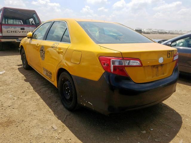 4T1BD1FKXEU112635 - 2014 TOYOTA CAMRY HYBR YELLOW photo 3