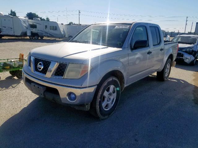 1N6AD07U07C442610 - 2007 NISSAN FRONTIER C SILVER photo 2