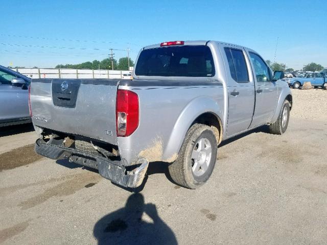 1N6AD07U07C442610 - 2007 NISSAN FRONTIER C SILVER photo 4