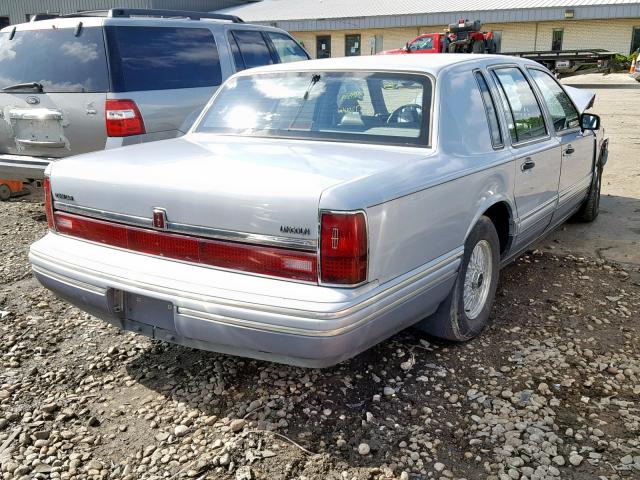 1LNLM83W1PY601943 - 1993 LINCOLN TOWN CAR C SILVER photo 4